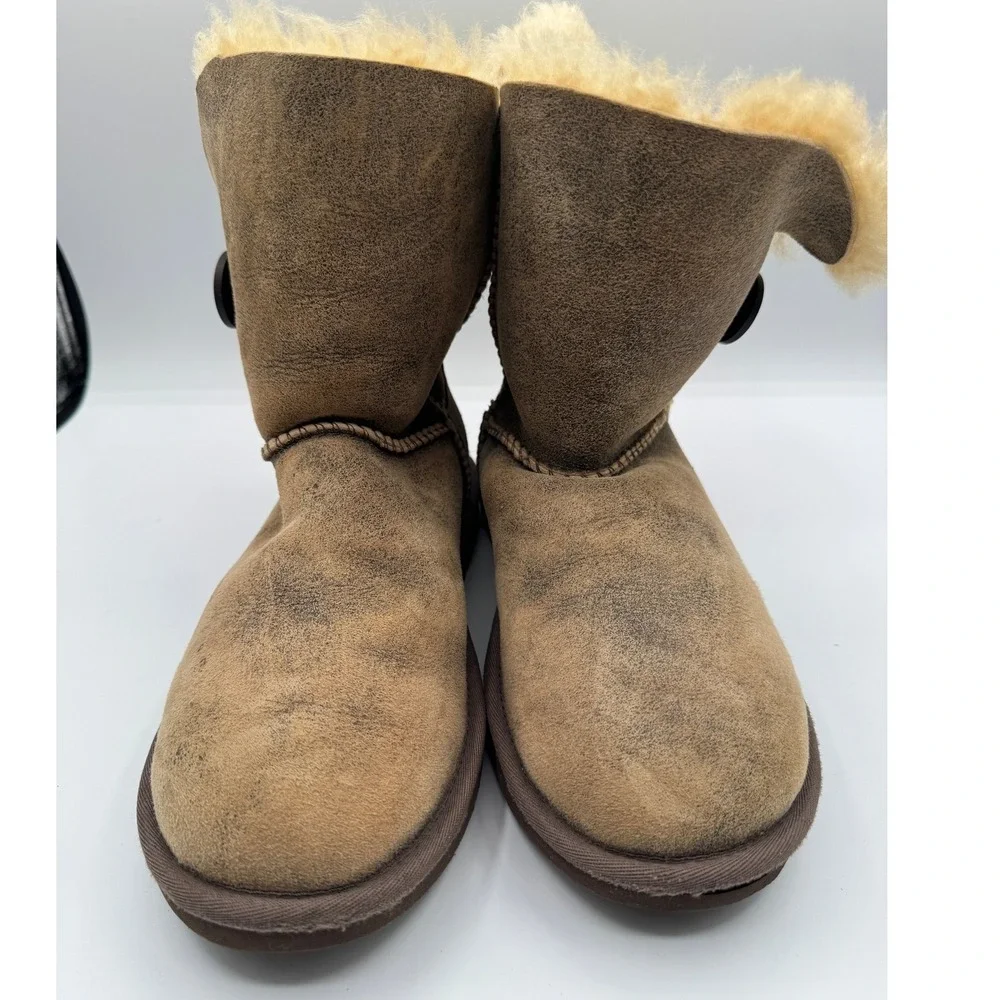 UGG Australia Bailey Button Bomber Boots‎ Chestnut Brown Sheepskin 5838 Mens 8